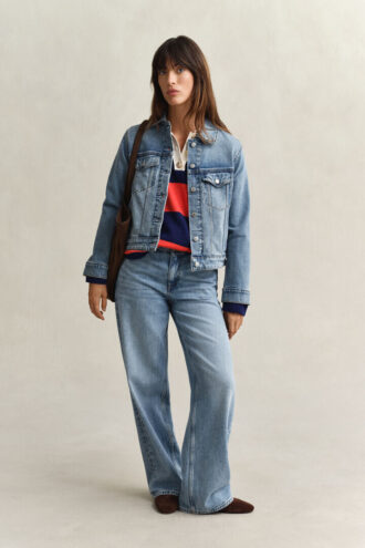 Jeansjacka i truckerstil