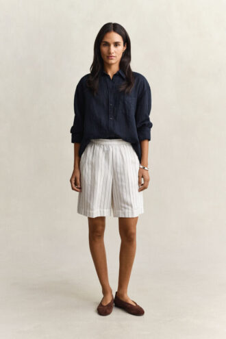Randiga shorts i linneblandning
